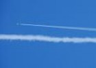 Fotografía: la estela de un avión como ejemplo de línea recta | Recurso educativo 7166