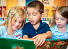 Niños mirando un libro | Recurso educativo 613409